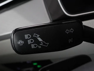 Volkswagen Passat Volkswagen Passat 1.4 TSI GTE | Panoramadak | Stoelverwarming |  Leder/Alcantara | Camera | Carplay | Adaptive cruise | Matrix LED | Massage | Navigatie - afbeelding nr 18