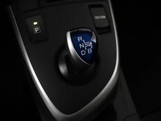 Toyota Auris Toyota Auris 1.8 Hybrid Lease | Panoramadak | Camera |  Stoelverwarming | Navigatie | Climate control | Cruise control - afbeelding nr 17