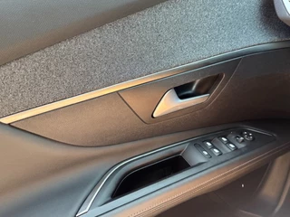 Peugeot 3008 Peugeot 3008 1.2 PURETECH ALLURE. 130PK LED NAVI CAMERA CARPLAY AIRCO - afbeelding nr 16
