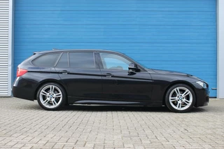 BMW 3 Serie BMW 3-serie Touring 320i M-Sport Shadow Execu. Harman Kardon - afbeelding nr 2