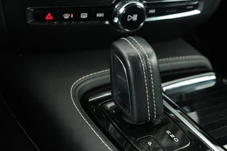 Volvo V60 Volvo V60 2.0 T6 Recharge AWD R-Design | Trekhaak |  Stoel & stuurverwarming | Adaptive cruise | Carplay | Camera | Keyless | Navigatie | Full LED | Dodehoek detectie | Half leder - afbeelding nr 23