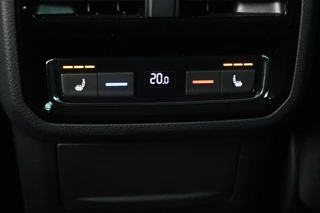 Volkswagen Passat Volkswagen Passat 1.4 TSI PHEV GTE | Head-Up | Stoelverwarming |  Camera | Adaptive cruise | Massage | Side Assist | Carplay | Matrix LED | Achterbankverwarming | Navigatie - afbeelding nr 8