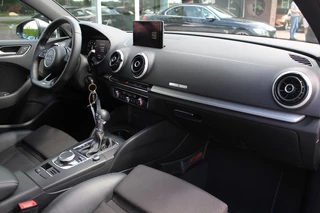 Audi A3 Audi A3 Sportback 1.0 TFSI Sport S Line Edition / Navigatie / Parkeerhulp achter / 18'' / Sportstoelen + half leder / Cruise Control - afbeelding nr 5