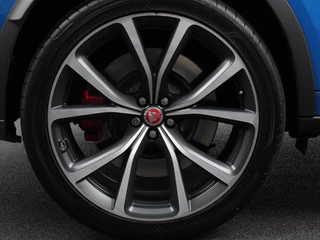 Jaguar F-PACE Jaguar F-PACE 5.0 V8 AWD SVR 551 pk Panorama dak | Meridian sound | Premium Pack | Light Pack | ACC | Leder | ADS |360 Camera - afbeelding nr 2