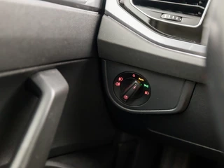 Volkswagen Polo Volkswagen Polo 1.0 TSI R-Line Sport (SCHUIFDAK, VIRTUAL COCKPIT, APPLE CARPLAY, GROOT NAVI, CLIMATE, SPORTSTOELEN, LED KOPLAMPEN, PARKEERSENSOREN, GETINT GLAS, NIEUWE APK, NIEUWSTAAT) - afbeelding nr 22