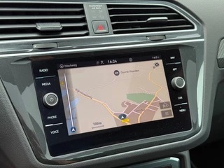 Volkswagen Tiguan Volkswagen Tiguan 1.5 TSI DSG 2x R-LINE Panodak Leer Trekhaak 20 Inch - afbeelding nr 46