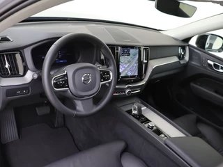 Volvo XC60 Volvo XC60 T8 AWD Plus Dark | Panoramadak | 360° Camera | Dodehoekdetectie - afbeelding nr 17