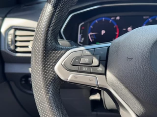 Volkswagen T-Cross Volkswagen T-Cross 1.0 TSI AUT. R-LINE LED NAVI CARPLAY DIGITALE SCHERM AIRCO LMV P - afbeelding nr 11