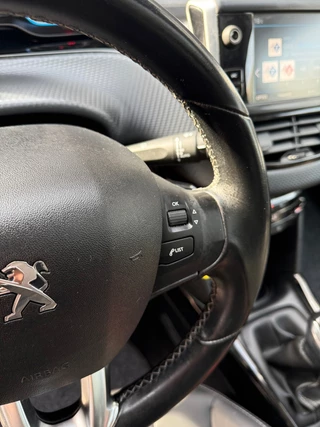 Peugeot 2008 Peugeot 2008 1.2 PureTech Allure - afbeelding nr 34