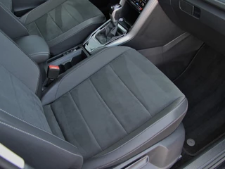 Volkswagen T-Roc Volkswagen T-Roc 1.5 TSI 150pk DSG Style | Acc | Lane | Camera - afbeelding nr 31