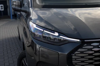 Ford E-Transit Ford E-Transit Cust. 320 L2H1 Limited 65 kWh 218pk | VOORRAAD | Inklapbare trekhaak | 17 inch lichtmetalen velgen (Carbonised Grey) | Driver Assistent Pack Premium | AGM accu | 3-fase laadkabel mode 3 32A, 10 meter | Centrale dubbele vergrendeling | Vehicle Integration System - afbeelding nr 2