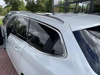Peugeot 308 Peugeot 308 SW 1.6 BlueHDI 120 pk Blue Lease Executive Pack Trekhaak Panoramadak Camera Parkeersensoren DAB Clima en Cruise Control Wit Metallic Nette auto zuinige Euro 6 Diesel Station - afbeelding nr 17