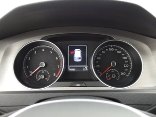 Volkswagen Golf CAMERA / NAVI / CLIMA / PDC / BLUETOOTH / CRUISE / DAB+ / NL-AUTO - afbeelding nr 25