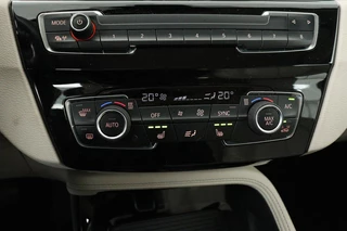 BMW X1 BMW X1 sDrive20i Orange Edition II | Leder |  Stoelverwarming | Head-Up | Full LED | Sportstoelen | Navigatie | Park Assist | Bluetooth - afbeelding nr 17