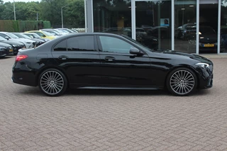 Mercedes-Benz C-Klasse Mercedes-Benz C-Klasse 180 AMG Line / Camera / Leder&Alcantara / 18'' / Navigatie / DAB / Dodehoek / Stoelverwarming / Cruise Control - afbeelding nr 5