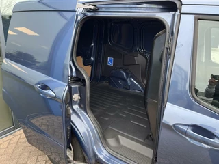 Ford Transit Courier Ford Transit Courier 1.5 TDCI Limited Camera Climate Navi Cruise Stoelverwarming Voorruitverwarming 16