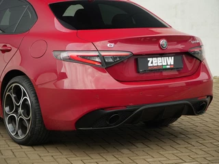 Alfa Romeo Giulia Alfa Romeo Giulia 2.0 Turbo 280 PK Competizione Q4 AWD | Harman | Veloce | 19