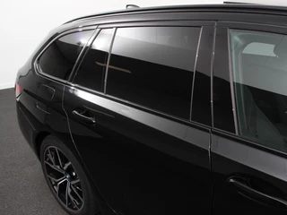 BMW 5 Serie BMW 5-serie Touring 530e M Sport PHEV AUTOMAAT 292PK Climate control Adaptieve cruise control Keyless Parkeersensoren Achteruitrijcamera Panoramadak LED Verwarmde voorstoelen Trekhaak Apple Carplay/ Android Auto - afbeelding nr 25