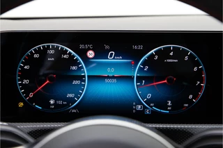 Mercedes-Benz CLA Mercedes-Benz CLA 180 AMG Widescreen, Sfeerverlichting, Camera, 19