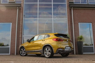BMW X2 ➡️ BMW X2 sDrive18i F39 High Executive Edition M-sport | M-pakket | Dakraam | 2e eigenaar | Head up | Harman-Kardon | Camera | Leer | LED | Navi | PDC | 19 inch |  Stoelverwarming | Automaat | - afbeelding nr 3