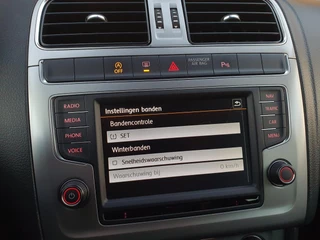 Volkswagen Polo Volkswagen Polo 1.0 BlueMotion Connected Series - NAP / CARPLAY / DAB / P.SENSOREN V+A / LM-VELGEN '17 / EXTRA SET '15 / NWE APK ! - afbeelding nr 44