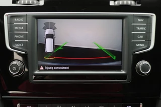 Volkswagen Golf Panoramadak, Camera, Climate, Navigatie, Bluetooth, DAB, Trekhaak, 18'' - afbeelding nr 40