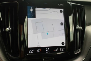 Volvo XC60 Volvo XC60 T6 Recharge AWD R-Design | Panoramadak | Parkeercamera | HUD | Pilot Assist | BLIS | Stoelverwarming | Trekhaak | Glossy Black | Keyless - afbeelding nr 45