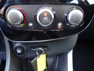 Renault Clio Renault Clio 0.9 TCE LIMITED NAVI BLUETOOTH PDC LICHTMETAAL - afbeelding nr 20