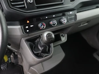 Volkswagen Crafter Volkswagen Crafter 2.0TDI 140PK L3H3 | Camera | Airco | Trekhaak | Cruise | Betimmering - afbeelding nr 15