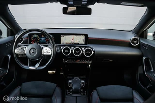 Mercedes-Benz A-Klasse Mercedes A-klasse 200 AMG | Aut | Camera | LED | Night pakket - afbeelding nr 3