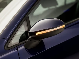 Volkswagen Golf Volkswagen Golf Variant 1.0 TSI Luxury Sport (APPLE CARPLAY, GROOT NAVI, SFEERVERLICHTING, STUUR/STOELVERWARMING, SPORTSTOELEN, KEYLESS, PARKEERSENSOREN, NIEUWSTAAT) - afbeelding nr 29
