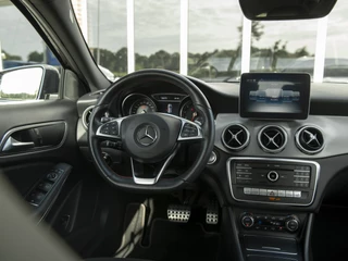 Mercedes-Benz GLA | Achteruitrij camera | High-performance LED | Grootlicht-assistent | 18