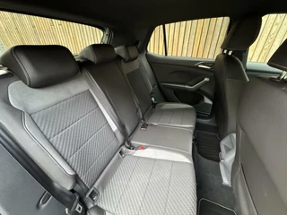 Volkswagen T-Cross Volkswagen T-Cross 1.0 TSI R-line Automaat | LED | Trekhaak |  Getint glas | Climate control | Cruise control adaptief | Lane assist | Dode hoek detectie | DAB | Navigatiesysteem | Inklapbare spiegels | Parkeersensoren voor en achter - afbeelding nr 42
