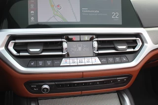 BMW M4 BMW M4 4-serie Cabrio xDrive Competition / Camera / Head-up / Carbon / Nekverwarming / H&K / Keyless / Stuurverwarming / ACC / DAB / Dodehoek / Windscherm - afbeelding nr 27