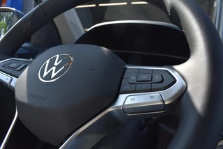 Volkswagen T-Cross Volkswagen T-Cross 1.0 TSI LIFE / ACHTERUITRIJCAMERA / ADAP. CRUISE CONTROL / LANE ASSIST - afbeelding nr 18