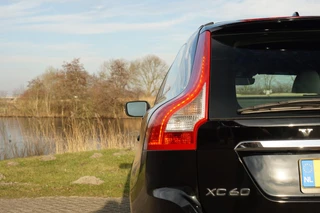 Volvo XC60 Volvo XC60 2.0 T5 FWD Summum AUT | Black Sapphire Metallic | Camera/Stoelverwarming/Memory/NAV/Trekhaak/Leder - Fijne hoogzitter! - afbeelding nr 38