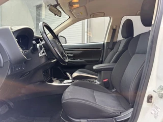Mitsubishi Outlander Mitsubishi Outlander 2.4 PHEV - Apple CarPlay - Keyless - nap! - airco - trekhaak - - afbeelding nr 9