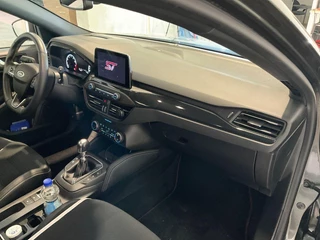 Ford Focus Ford Focus Wagon 2.3 EcoBoost ST-3 | Adaptive cruise control | Adaptive LED |  Trekhaak | Winter Pack | Bang&Olufsen | Elektrische achterklep | Head up Display - afbeelding nr 6