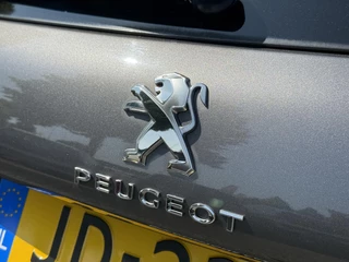 Peugeot 2008 Peugeot 2008 1.2 PureTech Allure Pano,Navi,Trekhaak,Pdc,Clima,Cruise,110pk,Lmv,Apk tot 12-2025 - afbeelding nr 32