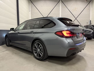 BMW 5 Serie BLUESTONE-METALLIC/PANO/H&K/HEAD-UP/LASER/KEYLESS/DISPLAY-KEY/CARPLAY/STANDKACHEL/SHADOW-LINE/PRIVACY/NET OH BEURT GEHAD BIJ BMW DEALER - afbeelding nr 9