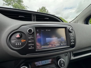 Toyota Yaris Toyota Yaris 1.5 VVT-i Aspiration DEALER ONDERHOUDEN / NL AUTO / CAMERA / NAVIGATIE / BLUETOOTH / VOLLE TANK - afbeelding nr 20