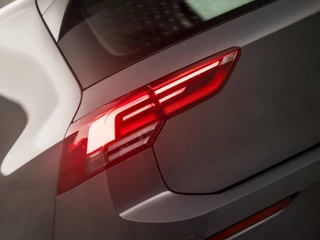 Volkswagen Golf Automaat (APPLE CARPLAY, GROOT NAVI, SFEERVERLICHTING, SPORTSTOELEN, DAB+, ADAPTIVE CRUISE, PARKEERSENSOREN, NIEUWE APK, NIEUWSTAAT) - afbeelding nr 29