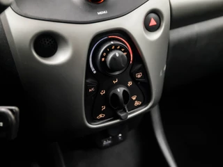 Peugeot 108 Automaat (AIRCO, BLUETOOTH, 5-DEURS, XENON, STUURWIELBEDIENING, ELEK PAKKET, NIEUWE APK, NIEUWSTAAT) - afbeelding nr 9