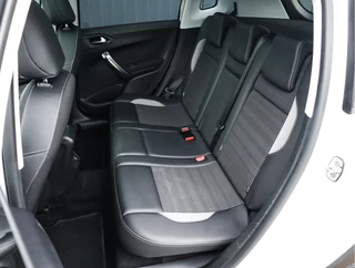 Peugeot 2008 Peugeot 2008 1.2 PureTech Allure, (111 PK) Dealer-Onderh. BOVAG-Garantie. NL-Auto. - afbeelding nr 14