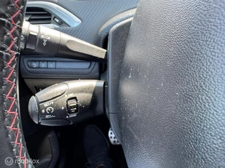 Peugeot 208 Peugeot 208 110pk 1.2 GT-line , 5 deurs Navigatie en Camera achter , Parkeerhulp achter ,  Ramen & spiegels eclectisch ,  Sport Velgen , Rode GT Line accenten , Chrome uitlaat sierstuk - afbeelding nr 26