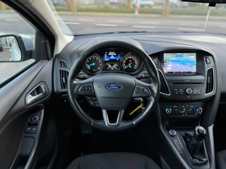 Ford Focus Ford Focus Wagon 1.0 Navi Trekhaak PDC Dealeronderhouden 2e eig Grote ond.beurt Boekjes volledig Bluetooth APK bij aflevering - afbeelding nr 10