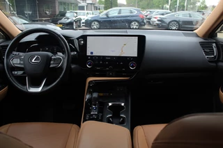 Lexus NX Lexus NX 450h+ AWD Launch Edition / 360Camera / Head-up / Leder / 18'' / Keyless / Sfeerverlichting / Stoelventilatie / Stuurverwarming / DAB / ACC - afbeelding nr 2