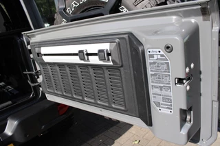 Jeep Wrangler Jeep Wrangler 4XE 380 SAHARA / Plug In Hybrid / My Sky open dak / Trekhaak - afbeelding nr 29