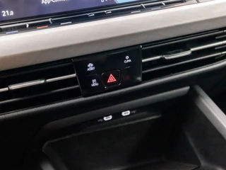 Volkswagen Golf Volkswagen Golf 1.0 eTSI Sport Automaat (APPLE CARPLAY, GROOT NAVI, KEYLESS, SFEERVERLICHTING, SPORTSTOELEN, LM VELGEN, PARKEERSENSOREN, ADAPTIVE CRUISE, NIEUWSTAAT) - afbeelding nr 9