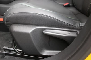 Peugeot 208 Peugeot 208 1.2 100PK GT | NAVIGATIE | APPLE CARPLAY/ANDROID AUTO | DODEHOEK DETECTIE | FULL LED KOPLAMPEN | CLIMATE CONTROL | 3-D INSTRUMENTENPANEEL | 17